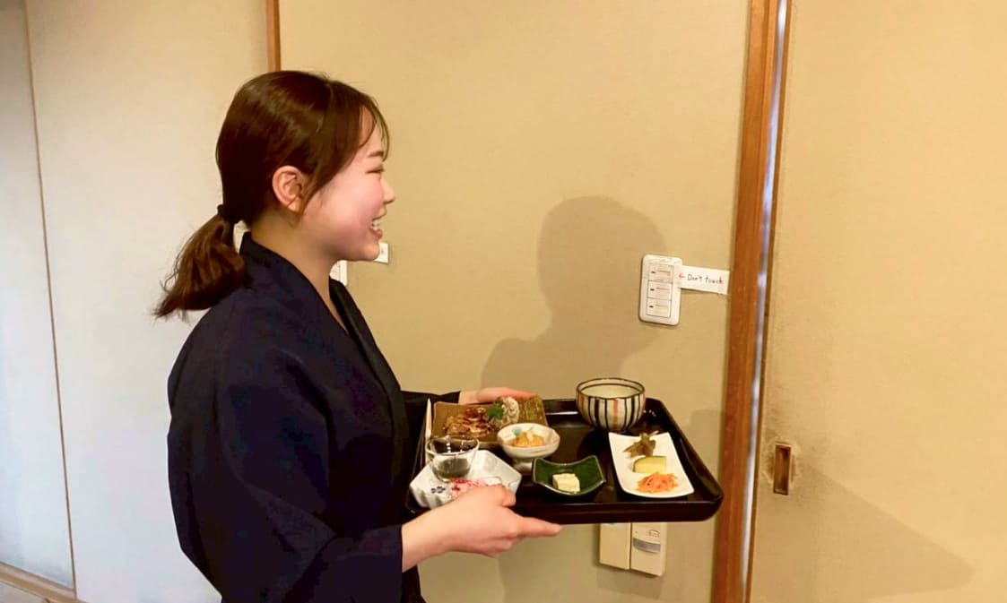 ホールスタッフイメージ"